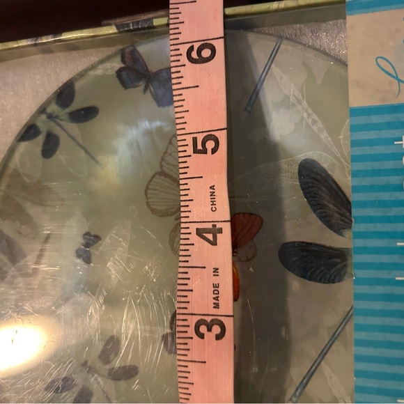 Home Elements 4 Piece Butterfly Glass Plates - Picture 5 of 5